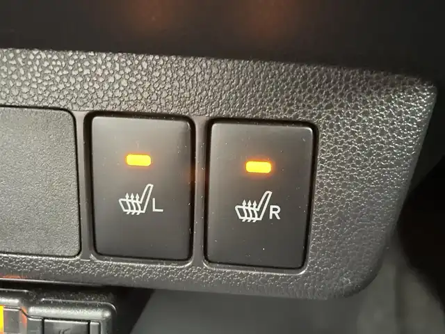 ダイハツ ミラ イース G SAⅢ 熊本県 2017(平29)年 3.1万km スカイブルーメタリック 純正ナビ/・AM/FM/CD/DVD/SD/iPod/BT/・フルセグTV/バックカメラ/横滑り防止機能/衝突被害軽減システム/アイドリングストップ/レーンキープアシスト/オートマチックハイビーム/前後コーナーセンサー/オートライト/・LEDライト/・ヘッドライトレベライザー/D/N席シートヒーター/前方ドライブレコーダー/ETC/電動格納ミラー/ドアバイザー/純正フロアマット/純正アルミホイール/スマートキー/・スペアキー