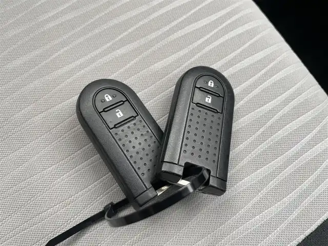 ダイハツ ミラ イース G SAⅢ 熊本県 2017(平29)年 3.1万km スカイブルーメタリック 純正ナビ/・AM/FM/CD/DVD/SD/iPod/BT/・フルセグTV/バックカメラ/横滑り防止機能/衝突被害軽減システム/アイドリングストップ/レーンキープアシスト/オートマチックハイビーム/前後コーナーセンサー/オートライト/・LEDライト/・ヘッドライトレベライザー/D/N席シートヒーター/前方ドライブレコーダー/ETC/電動格納ミラー/ドアバイザー/純正フロアマット/純正アルミホイール/スマートキー/・スペアキー