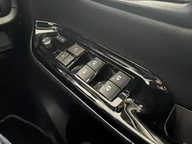 トヨタ ヴォクシー ハイブリッド ZS 煌Ⅱ 京都府 2019(平31)年 8.7万km ブラック トヨタセーフティセンス/・プリクラッシュセーフティシステム/・レーンディバーチャーアラート/・オートマチックハイビーム/・先行者発進告知機能/純正メモリーナビ、地デジ、Bluetooth/　型番　NSZT-W68T/ビルトインETC/バックカメラ/両側パワースライドドア/クルーズコントロール/LEDヘッドランプ/純正16インチアルミホイール/保証書