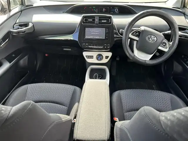 トヨタ プリウス A 福岡県 2016(平28)年 5.4万km ホワイトパールクリスタルシャイン 純正ナビ/・BT/・フルセグTV/・バックカメラ/純正ETC/クルーズコントロール/レーンキープアシスト/衝突被害軽減ブレーキ/LEDヘッドライト/オートライト/前後コーナーセンサー/パーキングアシスト/純正フロアマット/社外AW