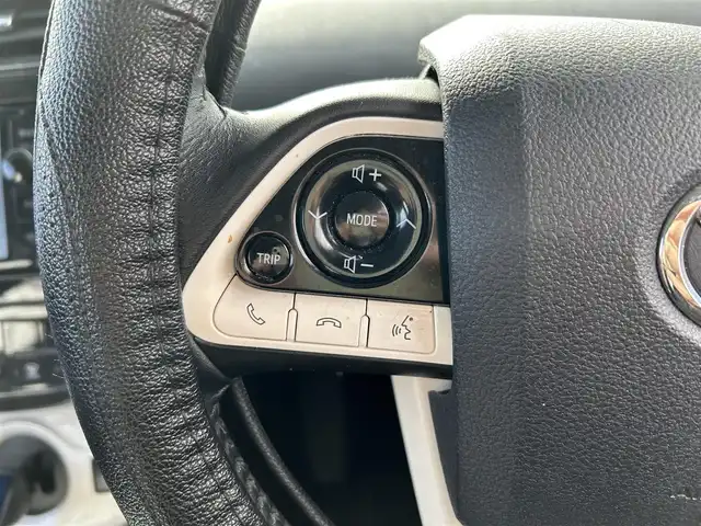 トヨタ プリウス A 福岡県 2016(平28)年 5.4万km ホワイトパールクリスタルシャイン 純正ナビ/・BT/・フルセグTV/・バックカメラ/純正ETC/クルーズコントロール/レーンキープアシスト/衝突被害軽減ブレーキ/LEDヘッドライト/オートライト/前後コーナーセンサー/パーキングアシスト/純正フロアマット/社外AW