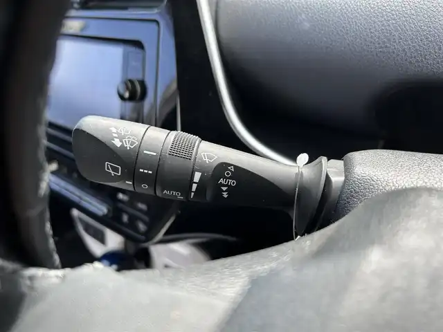 トヨタ プリウス A 福岡県 2016(平28)年 5.4万km ホワイトパールクリスタルシャイン 純正ナビ/・BT/・フルセグTV/・バックカメラ/純正ETC/クルーズコントロール/レーンキープアシスト/衝突被害軽減ブレーキ/LEDヘッドライト/オートライト/前後コーナーセンサー/パーキングアシスト/純正フロアマット/社外AW