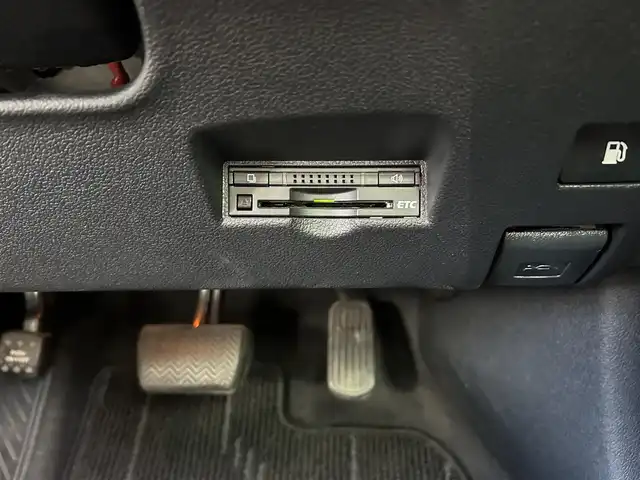 トヨタ プリウス A 福岡県 2016(平28)年 5.4万km ホワイトパールクリスタルシャイン 純正ナビ/・BT/・フルセグTV/・バックカメラ/純正ETC/クルーズコントロール/レーンキープアシスト/衝突被害軽減ブレーキ/LEDヘッドライト/オートライト/前後コーナーセンサー/パーキングアシスト/純正フロアマット/社外AW