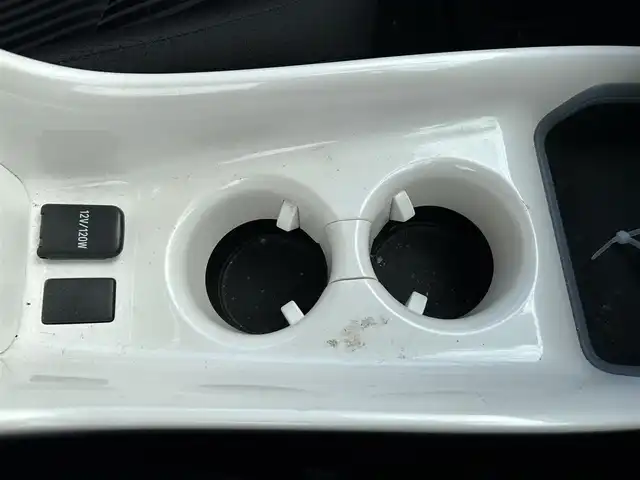 トヨタ プリウス A 福岡県 2016(平28)年 5.4万km ホワイトパールクリスタルシャイン 純正ナビ/・BT/・フルセグTV/・バックカメラ/純正ETC/クルーズコントロール/レーンキープアシスト/衝突被害軽減ブレーキ/LEDヘッドライト/オートライト/前後コーナーセンサー/パーキングアシスト/純正フロアマット/社外AW