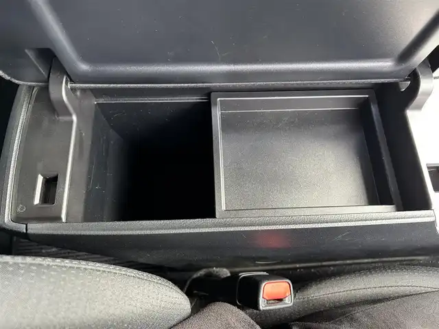 トヨタ プリウス A 福岡県 2016(平28)年 5.4万km ホワイトパールクリスタルシャイン 純正ナビ/・BT/・フルセグTV/・バックカメラ/純正ETC/クルーズコントロール/レーンキープアシスト/衝突被害軽減ブレーキ/LEDヘッドライト/オートライト/前後コーナーセンサー/パーキングアシスト/純正フロアマット/社外AW