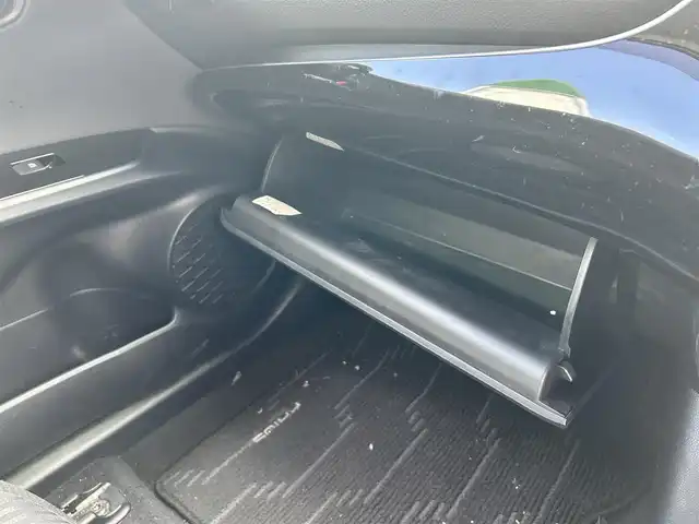 トヨタ プリウス A 福岡県 2016(平28)年 5.4万km ホワイトパールクリスタルシャイン 純正ナビ/・BT/・フルセグTV/・バックカメラ/純正ETC/クルーズコントロール/レーンキープアシスト/衝突被害軽減ブレーキ/LEDヘッドライト/オートライト/前後コーナーセンサー/パーキングアシスト/純正フロアマット/社外AW