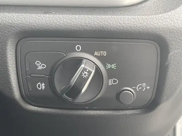 アウディ Ａ３ SB 1．4 TFSI スポーツ 兵庫県 2018(平30)年 8.5万km パール ワンオーナー/保証書/取扱説明書/純正メモリーナビ/バックカメラ/Bluetooth/ワンセグ/ステアリングスイッチ/純正フロアマット/純正アルミホイール/ETC2.0/ハーフレザー/シートヒーター/パドルシフト/オートライト/電動格納ミラー/スマートキー