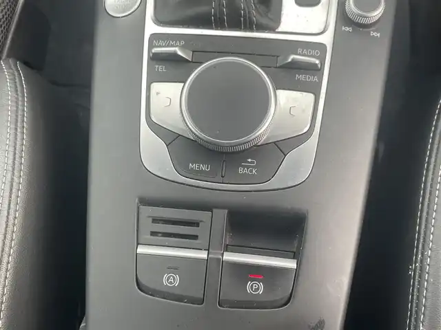 アウディ Ａ３ SB 1．4 TFSI スポーツ 兵庫県 2018(平30)年 8.5万km パール ワンオーナー/保証書/取扱説明書/純正メモリーナビ/バックカメラ/Bluetooth/ワンセグ/ステアリングスイッチ/純正フロアマット/純正アルミホイール/ETC2.0/ハーフレザー/シートヒーター/パドルシフト/オートライト/電動格納ミラー/スマートキー