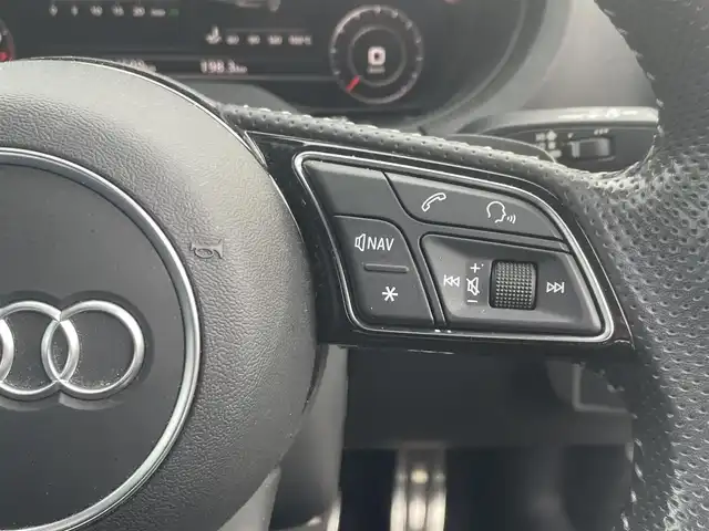 アウディ Ａ３ SB 1．4 TFSI スポーツ 兵庫県 2018(平30)年 8.5万km パール ワンオーナー/保証書/取扱説明書/純正メモリーナビ/バックカメラ/Bluetooth/ワンセグ/ステアリングスイッチ/純正フロアマット/純正アルミホイール/ETC2.0/ハーフレザー/シートヒーター/パドルシフト/オートライト/電動格納ミラー/スマートキー