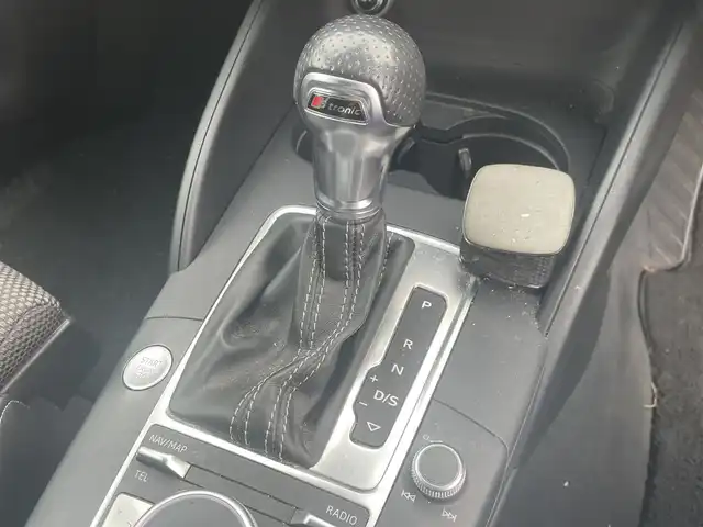 アウディ Ａ３ SB 1．4 TFSI スポーツ 兵庫県 2018(平30)年 8.5万km パール ワンオーナー/保証書/取扱説明書/純正メモリーナビ/バックカメラ/Bluetooth/ワンセグ/ステアリングスイッチ/純正フロアマット/純正アルミホイール/ETC2.0/ハーフレザー/シートヒーター/パドルシフト/オートライト/電動格納ミラー/スマートキー