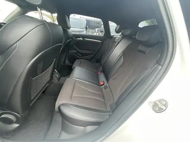 アウディ Ａ３ SB 1．4 TFSI スポーツ 兵庫県 2018(平30)年 8.5万km パール ワンオーナー/保証書/取扱説明書/純正メモリーナビ/バックカメラ/Bluetooth/ワンセグ/ステアリングスイッチ/純正フロアマット/純正アルミホイール/ETC2.0/ハーフレザー/シートヒーター/パドルシフト/オートライト/電動格納ミラー/スマートキー