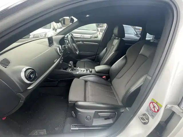 アウディ Ａ３ SB 1．4 TFSI スポーツ 兵庫県 2018(平30)年 8.5万km パール ワンオーナー/保証書/取扱説明書/純正メモリーナビ/バックカメラ/Bluetooth/ワンセグ/ステアリングスイッチ/純正フロアマット/純正アルミホイール/ETC2.0/ハーフレザー/シートヒーター/パドルシフト/オートライト/電動格納ミラー/スマートキー