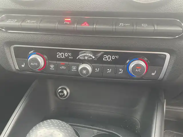 アウディ Ａ３ SB 1．4 TFSI スポーツ 兵庫県 2018(平30)年 8.5万km パール ワンオーナー/保証書/取扱説明書/純正メモリーナビ/バックカメラ/Bluetooth/ワンセグ/ステアリングスイッチ/純正フロアマット/純正アルミホイール/ETC2.0/ハーフレザー/シートヒーター/パドルシフト/オートライト/電動格納ミラー/スマートキー