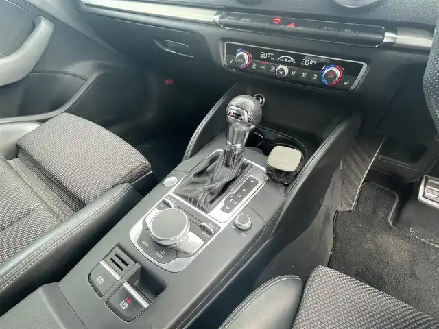 アウディ Ａ３ SB 1．4 TFSI スポーツ 兵庫県 2018(平30)年 8.5万km パール ワンオーナー/保証書/取扱説明書/純正メモリーナビ/バックカメラ/Bluetooth/ワンセグ/ステアリングスイッチ/純正フロアマット/純正アルミホイール/ETC2.0/ハーフレザー/シートヒーター/パドルシフト/オートライト/電動格納ミラー/スマートキー