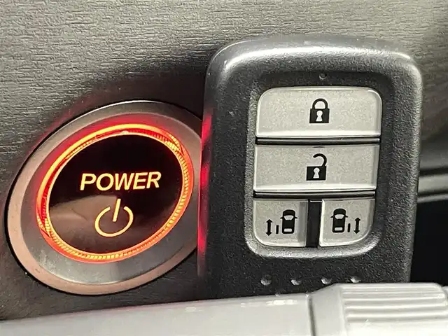 ホンダ フリード ハイブリット G ホンダセンシング 熊本県 2019(平31)年 4.5万km プレミアムクリスタルレッドM ●ギャザーズナビVXM-174VFXi/(CD/DVD/Bluetooth)/●ビルトインETC/●ハーフレザーシート/●バックカメラ/●レ－ダークルーズコントロール/●両側パワースライドドア/●衝突被害軽減システム/●レーンキープアシスト/●前後クリアランスソナー/●横滑り防止/●オートライト/●LEDヘッドライト/●スマートキー/●プッシュスタート/●スペアキー1本/●革巻きステアリング/●ステアリングスイッチ/●純正15インチアルミホイール/●純正フロアマット/●保証書/●取扱説明書