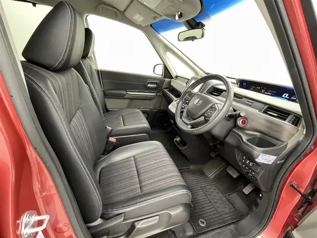 ホンダ フリード ハイブリット G ホンダセンシング 熊本県 2019(平31)年 4.5万km プレミアムクリスタルレッドM ●ギャザーズナビVXM-174VFXi/(CD/DVD/Bluetooth)/●ビルトインETC/●ハーフレザーシート/●バックカメラ/●レ－ダークルーズコントロール/●両側パワースライドドア/●衝突被害軽減システム/●レーンキープアシスト/●前後クリアランスソナー/●横滑り防止/●オートライト/●LEDヘッドライト/●スマートキー/●プッシュスタート/●スペアキー1本/●革巻きステアリング/●ステアリングスイッチ/●純正15インチアルミホイール/●純正フロアマット/●保証書/●取扱説明書