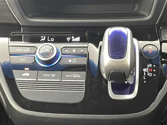 ホンダ フリード ハイブリット G ホンダセンシング 熊本県 2019(平31)年 4.5万km プレミアムクリスタルレッドM ●ギャザーズナビVXM-174VFXi/(CD/DVD/Bluetooth)/●ビルトインETC/●ハーフレザーシート/●バックカメラ/●レ－ダークルーズコントロール/●両側パワースライドドア/●衝突被害軽減システム/●レーンキープアシスト/●前後クリアランスソナー/●横滑り防止/●オートライト/●LEDヘッドライト/●スマートキー/●プッシュスタート/●スペアキー1本/●革巻きステアリング/●ステアリングスイッチ/●純正15インチアルミホイール/●純正フロアマット/●保証書/●取扱説明書