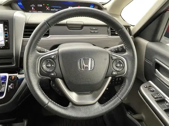 ホンダ フリード ハイブリット G ホンダセンシング 熊本県 2019(平31)年 4.5万km プレミアムクリスタルレッドM ●ギャザーズナビVXM-174VFXi/(CD/DVD/Bluetooth)/●ビルトインETC/●ハーフレザーシート/●バックカメラ/●レ－ダークルーズコントロール/●両側パワースライドドア/●衝突被害軽減システム/●レーンキープアシスト/●前後クリアランスソナー/●横滑り防止/●オートライト/●LEDヘッドライト/●スマートキー/●プッシュスタート/●スペアキー1本/●革巻きステアリング/●ステアリングスイッチ/●純正15インチアルミホイール/●純正フロアマット/●保証書/●取扱説明書
