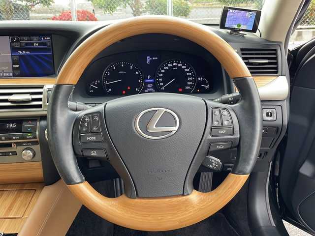 レクサス ＬＳ 460 バージョンC 山口県 2013(平25)年 9.7万km スターライトブラックガラスフレーク 純正ナビ/フルセグテレビ/Bluetooth/バックカメラ/クルーズコントロール/ブラインドスポットモニター/パワーシート/エアシート/シートヒーター/コーナーセンサー/ハンドルヒーター/ETC/純正フロアマット/純正18インチAW
