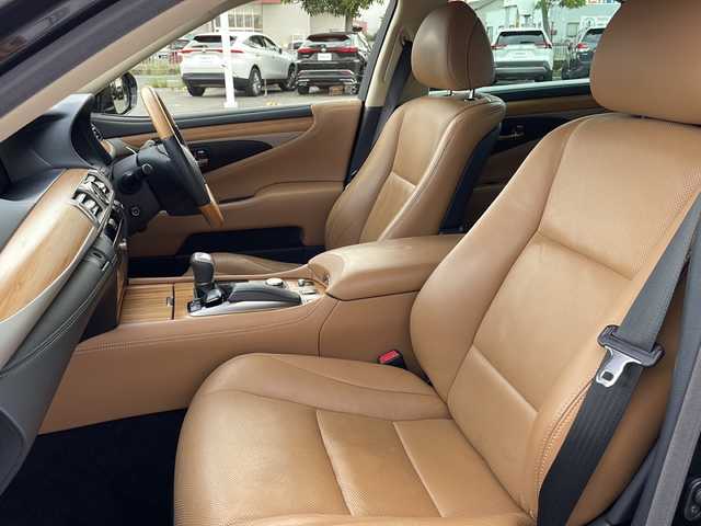 レクサス ＬＳ 460 バージョンC 山口県 2013(平25)年 9.7万km スターライトブラックガラスフレーク 純正ナビ/フルセグテレビ/Bluetooth/バックカメラ/クルーズコントロール/ブラインドスポットモニター/パワーシート/エアシート/シートヒーター/コーナーセンサー/ハンドルヒーター/ETC/純正フロアマット/純正18インチAW
