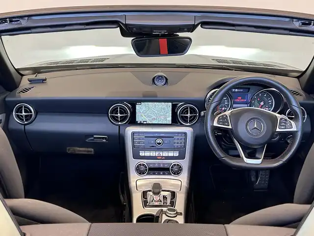 メルセデス・ベンツ ＳＬＣ１８０ スポーツ 福岡県 2019(令1)年 1.5万km オブシディアンブラック 黒革　/ＡＣＣ　/ＢＳＭ　/純正ナビ／フルセグ　/Ｂｌｕｅｔｏｏｔｈ　/Ｂカメラ　/ＡｐｐｌｅＣａｒＰｌａｙ　/ＡｎｄｒｏｉｄＡｕｔｏ　/メモリ付パワーシート　/シートヒーター　/パドルシフト　/純正１８インチＡＷ