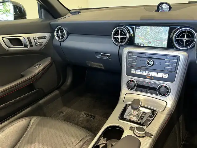 メルセデス・ベンツ ＳＬＣ１８０ スポーツ 福岡県 2019(令1)年 1.5万km オブシディアンブラック 黒革　/ＡＣＣ　/ＢＳＭ　/純正ナビ／フルセグ　/Ｂｌｕｅｔｏｏｔｈ　/Ｂカメラ　/ＡｐｐｌｅＣａｒＰｌａｙ　/ＡｎｄｒｏｉｄＡｕｔｏ　/メモリ付パワーシート　/シートヒーター　/パドルシフト　/純正１８インチＡＷ