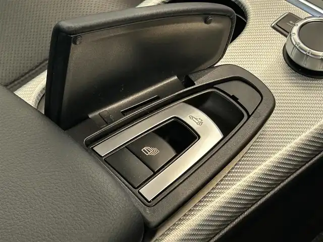 メルセデス・ベンツ ＳＬＣ１８０ スポーツ 福岡県 2019(令1)年 1.5万km オブシディアンブラック 黒革　/ＡＣＣ　/ＢＳＭ　/純正ナビ／フルセグ　/Ｂｌｕｅｔｏｏｔｈ　/Ｂカメラ　/ＡｐｐｌｅＣａｒＰｌａｙ　/ＡｎｄｒｏｉｄＡｕｔｏ　/メモリ付パワーシート　/シートヒーター　/パドルシフト　/純正１８インチＡＷ