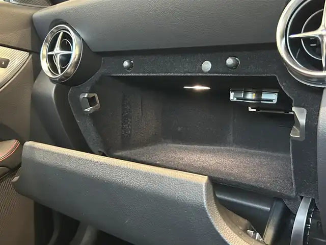 メルセデス・ベンツ ＳＬＣ１８０ スポーツ 福岡県 2019(令1)年 1.5万km オブシディアンブラック 黒革　/ＡＣＣ　/ＢＳＭ　/純正ナビ／フルセグ　/Ｂｌｕｅｔｏｏｔｈ　/Ｂカメラ　/ＡｐｐｌｅＣａｒＰｌａｙ　/ＡｎｄｒｏｉｄＡｕｔｏ　/メモリ付パワーシート　/シートヒーター　/パドルシフト　/純正１８インチＡＷ