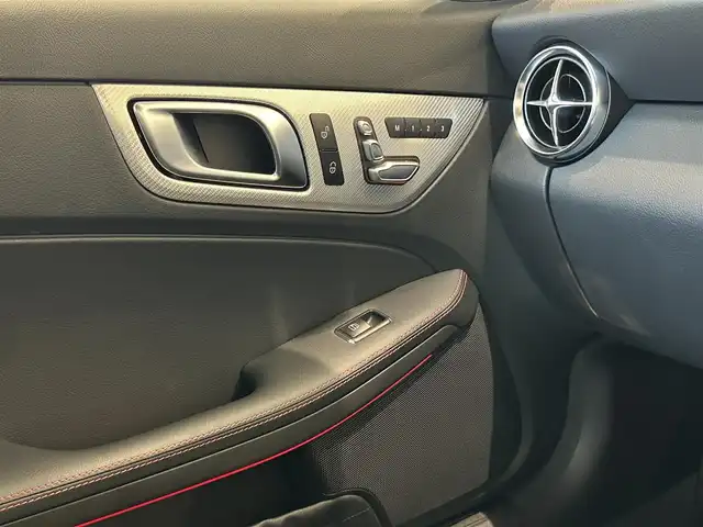 メルセデス・ベンツ ＳＬＣ１８０ スポーツ 福岡県 2019(令1)年 1.5万km オブシディアンブラック 黒革　/ＡＣＣ　/ＢＳＭ　/純正ナビ／フルセグ　/Ｂｌｕｅｔｏｏｔｈ　/Ｂカメラ　/ＡｐｐｌｅＣａｒＰｌａｙ　/ＡｎｄｒｏｉｄＡｕｔｏ　/メモリ付パワーシート　/シートヒーター　/パドルシフト　/純正１８インチＡＷ