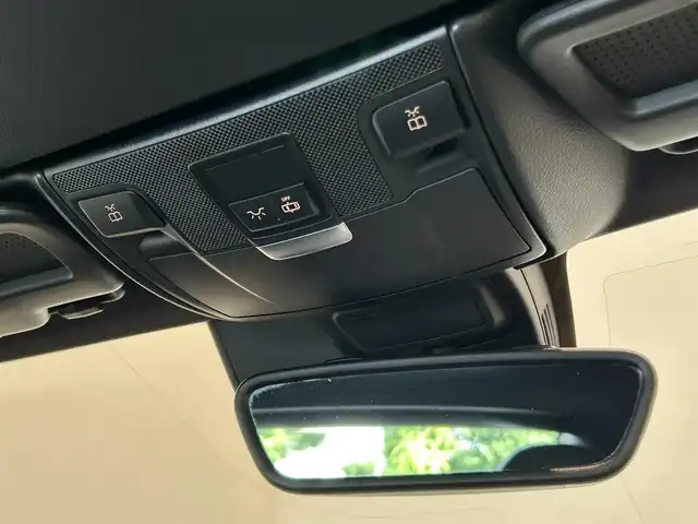 メルセデス・ベンツ ＳＬＣ１８０ スポーツ 福岡県 2019(令1)年 1.5万km オブシディアンブラック 黒革　/ＡＣＣ　/ＢＳＭ　/純正ナビ／フルセグ　/Ｂｌｕｅｔｏｏｔｈ　/Ｂカメラ　/ＡｐｐｌｅＣａｒＰｌａｙ　/ＡｎｄｒｏｉｄＡｕｔｏ　/メモリ付パワーシート　/シートヒーター　/パドルシフト　/純正１８インチＡＷ