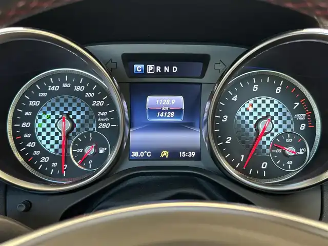メルセデス・ベンツ ＳＬＣ１８０ スポーツ 福岡県 2019(令1)年 1.5万km オブシディアンブラック 黒革　/ＡＣＣ　/ＢＳＭ　/純正ナビ／フルセグ　/Ｂｌｕｅｔｏｏｔｈ　/Ｂカメラ　/ＡｐｐｌｅＣａｒＰｌａｙ　/ＡｎｄｒｏｉｄＡｕｔｏ　/メモリ付パワーシート　/シートヒーター　/パドルシフト　/純正１８インチＡＷ