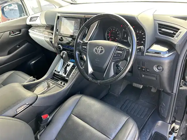 トヨタ アルファード S Cパッケージ 滋賀県 2020(令2)年 4.6万km ブラック 純正メモリーナビ/サンルーフ/Ｔｏｙｏｔａ　Ｓａｆｅｔｙ　Ｓｅｎｓｅ（プリクラッシュセーフティ）/デジタルインナーミラー/ドライブレコーダー/ETC/両側パワースライドドア/シートベンチレーション/ヒートシーター/ステアリングヒーター/クルーズコントロール/レーンキープアシスト/ブラインドスポットモニター/ブレーキホールド/電子パーキング/ステアリングスイッチ/オートハイビーム/オートライト/フルオートエアコン/パワーシート/電動格納ミラー/シートメモリー/プッシュスタート/横滑り防止装置/ECO MODE/ドアバイザー/ウッドコンビステアリング/nanoe/パワーバックドア/純正AW積込み冬用タイヤ　６ｍｍ　235/50/18