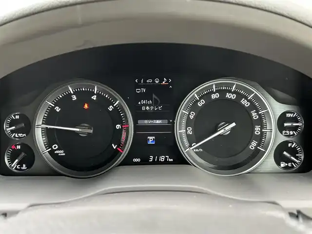 トヨタ ランドクルーザー AX Gセレクション 埼玉県 2017(平29)年 3.2万km ホワイトパールクリスタルシャイン ワンオーナー/純正ナビ/サンルーフ/レザーシート/デュアルエアコン/４WD/バック、フロント、サイドカメラ/フルセグ/ビルトインETC2.0/Bluetooth/純正フロアマット/クルコン/ハンドルヒーター/プリクラッシュセーフティ/クリアランスソナー/USBポート