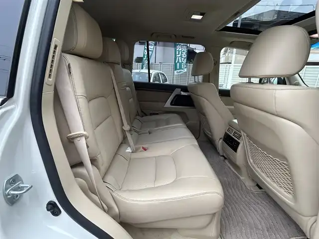 トヨタ ランドクルーザー AX Gセレクション 埼玉県 2017(平29)年 3.2万km ホワイトパールクリスタルシャイン ワンオーナー/純正ナビ/サンルーフ/レザーシート/デュアルエアコン/４WD/バック、フロント、サイドカメラ/フルセグ/ビルトインETC2.0/Bluetooth/純正フロアマット/クルコン/ハンドルヒーター/プリクラッシュセーフティ/クリアランスソナー/USBポート