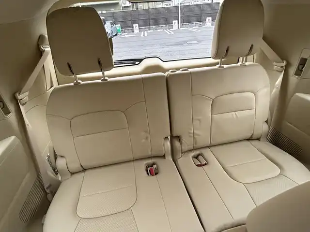 トヨタ ランドクルーザー AX Gセレクション 埼玉県 2017(平29)年 3.2万km ホワイトパールクリスタルシャイン ワンオーナー/純正ナビ/サンルーフ/レザーシート/デュアルエアコン/４WD/バック、フロント、サイドカメラ/フルセグ/ビルトインETC2.0/Bluetooth/純正フロアマット/クルコン/ハンドルヒーター/プリクラッシュセーフティ/クリアランスソナー/USBポート