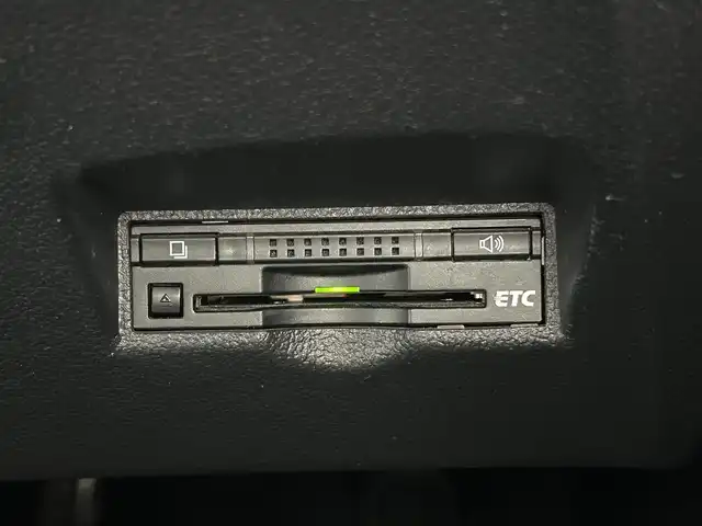 トヨタ プリウス A 愛知県 2016(平28)年 11万km ダークブルーマイカM 純正SDナビ(FM/AM/CD/DVD/BT/HDMI/ワンセグ)/トヨタセーフティーセンスP/　・プリクラッシュセーフティー/　・レーンディーパーチャーアラート/　・ブラインドスポットモニター/　・アドバンスドパーキングシステム/　・レーダークルーズコントロール/クリアランスソナー・コーナーセンサー/バックカメラ/革巻きステアリング/ドライブレコーダー/LEDヘッドライト/フォグランプ/純正AW15インチ/電動格納ミラー/トノカバー/ETC/純正フロアマット/プッシュスタート/スマートキー/ステアリングリモコン/ハンズフリー/ABS/取扱説明書・保証書