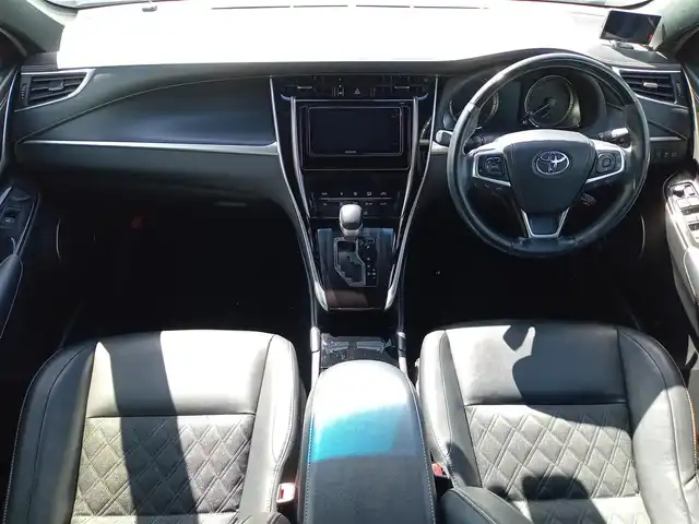 トヨタ ハリアー プレミアム 福井県 2017(平29)年 12.8万km ホワイトパールクリスタルシャイン 純正18インチAW/バックカメラ/レーダークルーズコントロール/運転席パワーシート/電動リアゲート/前方ドライブレコーダー/社外ナビ/フルセグテレビ/ハーフレザーシート/ビルトインETC/レーンキープアシスト/横滑り防止装置/盗難防止装置/衝突被害軽減システム/オートホールド/アイドリングストップ/LEDヘッドライト/Fフォグ/ダブル＋サイドエアバッグ/カーテンエアバッグ/純正フロアマット/スマートキー