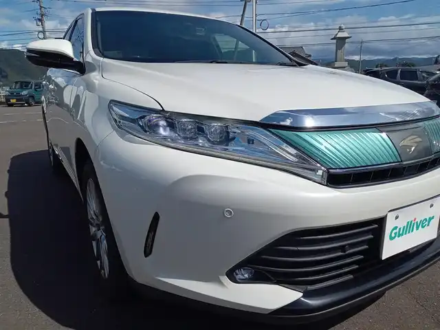 トヨタ ハリアー プレミアム 福井県 2017(平29)年 12.8万km ホワイトパールクリスタルシャイン 純正18インチAW/バックカメラ/レーダークルーズコントロール/運転席パワーシート/電動リアゲート/前方ドライブレコーダー/社外ナビ/フルセグテレビ/ハーフレザーシート/ビルトインETC/レーンキープアシスト/横滑り防止装置/盗難防止装置/衝突被害軽減システム/オートホールド/アイドリングストップ/LEDヘッドライト/Fフォグ/ダブル＋サイドエアバッグ/カーテンエアバッグ/純正フロアマット/スマートキー