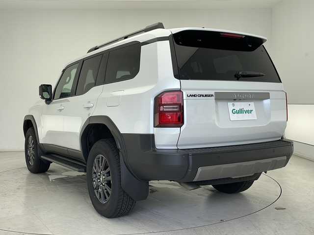 トヨタ ランドクルーザー ２５０ VX 千葉県 2025(令7)年 0.5万km プラチナホワイトパールマイカ 衝突被害軽減システム／レーンキープアシスト/コーナーセンサー（前後）/ブラインドスポットモニター/レーダークルーズコントロール/サンルーフ/純正メモリナビ/　（Bluetooth/USB入力端子/フルセグTV/Miracast）/HDMI/車外カメラ/　（バック/全方位）/純正ビルトインETC2.0/純正ドライブレコーダー（前方のみ）/パワーシート（D席）/シートヒーター（D/N席）/エアーシート（D/N席）/デジタルインナーミラー/ワイヤレス充電/MTモード付AT/ルーフレール/オートハイビーム/LEDヘッドライト/純正18インチアルミホイール