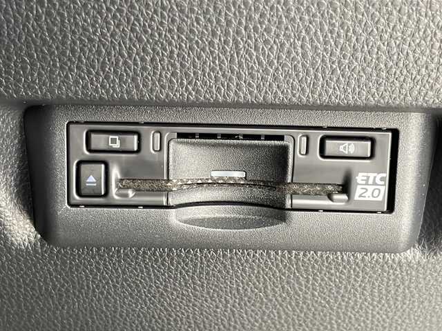 トヨタ ランドクルーザー ２５０ VX 千葉県 2025(令7)年 0.5万km プラチナホワイトパールマイカ 衝突被害軽減システム／レーンキープアシスト/コーナーセンサー（前後）/ブラインドスポットモニター/レーダークルーズコントロール/サンルーフ/純正メモリナビ/　（Bluetooth/USB入力端子/フルセグTV/Miracast）/HDMI/車外カメラ/　（バック/全方位）/純正ビルトインETC2.0/純正ドライブレコーダー（前方のみ）/パワーシート（D席）/シートヒーター（D/N席）/エアーシート（D/N席）/デジタルインナーミラー/ワイヤレス充電/MTモード付AT/ルーフレール/オートハイビーム/LEDヘッドライト/純正18インチアルミホイール