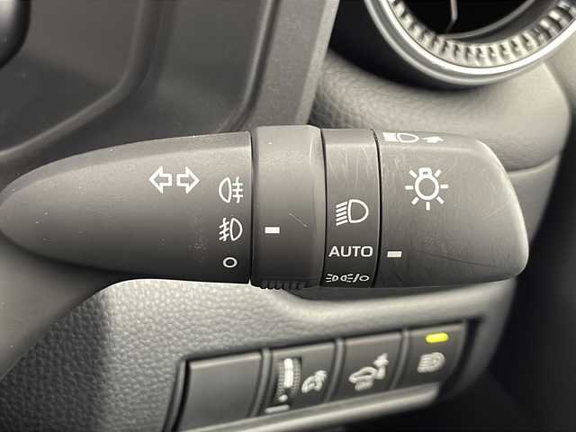 トヨタ ランドクルーザー ２５０ VX 千葉県 2025(令7)年 0.5万km プラチナホワイトパールマイカ 衝突被害軽減システム／レーンキープアシスト/コーナーセンサー（前後）/ブラインドスポットモニター/レーダークルーズコントロール/サンルーフ/純正メモリナビ/　（Bluetooth/USB入力端子/フルセグTV/Miracast）/HDMI/車外カメラ/　（バック/全方位）/純正ビルトインETC2.0/純正ドライブレコーダー（前方のみ）/パワーシート（D席）/シートヒーター（D/N席）/エアーシート（D/N席）/デジタルインナーミラー/ワイヤレス充電/MTモード付AT/ルーフレール/オートハイビーム/LEDヘッドライト/純正18インチアルミホイール