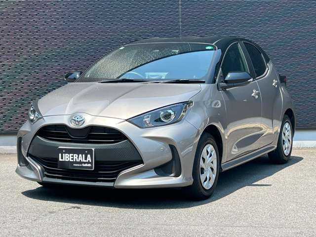 トヨタ ヤリス G 大分県 2023(令5)年 2.2万km ブラック/アバンギャルドブロンズメタリック ワンオーナー/保証書/取扱説明書/スペアキー1本/レーダークルーズコントロール/レーントレーシングアシスト/ブラインドスポットモニター/純正ナビ/バックカメラ/CarPlay/Bluetooth/USB/電動格納ミラー/ドライブモード/オートマチックハイビーム/純正フロアマット