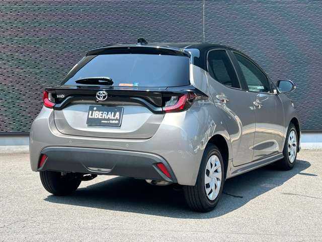 トヨタ ヤリス G 大分県 2023(令5)年 2.2万km ブラック/アバンギャルドブロンズメタリック ワンオーナー/保証書/取扱説明書/スペアキー1本/レーダークルーズコントロール/レーントレーシングアシスト/ブラインドスポットモニター/純正ナビ/バックカメラ/CarPlay/Bluetooth/USB/電動格納ミラー/ドライブモード/オートマチックハイビーム/純正フロアマット