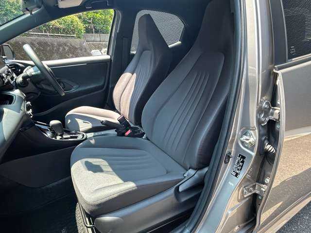 トヨタ ヤリス G 大分県 2023(令5)年 2.2万km ブラック/アバンギャルドブロンズメタリック ワンオーナー/保証書/取扱説明書/スペアキー1本/レーダークルーズコントロール/レーントレーシングアシスト/ブラインドスポットモニター/純正ナビ/バックカメラ/CarPlay/Bluetooth/USB/電動格納ミラー/ドライブモード/オートマチックハイビーム/純正フロアマット