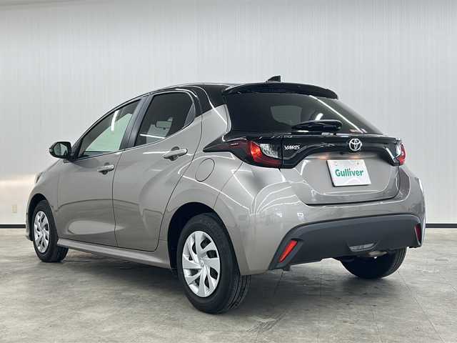 トヨタ ヤリス G 長崎県 2023(令5)年 2.2万km ブラック/アバンギャルドブロンズメタリック ワンオーナー/純正ディスプレイオーディオ/（Bluetooth/Apple CarPlay/Android Auto）/バックカメラ/レーダークルーズコントロール/トヨタセーフティーセンス/・プリクラッシュセーフティ/・レーントレーシングアシスト/・ブラインドスポットモニター/・レーンディパーチャーアラート/・ロードサインアシスト/・パーキングブレーキサポート/・リヤクロストラフィックアラート/ETC/ドライブレコーダー前後/USB端子/電動格納ミラー/ドライブモード/オートマチックハイビーム/純正フロアマット/取扱説明書/保証書