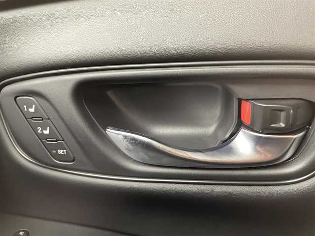 ホンダ ＺＲ－Ｖ ハイブリッド e:HEV Z 福井県 2023(令5)年 1.2万km クリスタルブラックパール ホンダセンシング/・衝突軽減ブレーキ/・車線逸脱警報機能/・クルーズコントロール（追従有）/純正Honda CONNECTディスプレー/【AM/FM/Bluetooth/フルセグTV/USB】/ETC2.0/ワイヤレス充電器/全方位カメラ/本革シート/パワーシート（運転席/助手席）/シートヒーター（運転席/助手席）/BOSEプレミアムサウンドシステム(12スピーカー)/プッシュスタート/スマートキー/スペアキー/オートライト/LEDヘッドライド/ドライブレコーダー