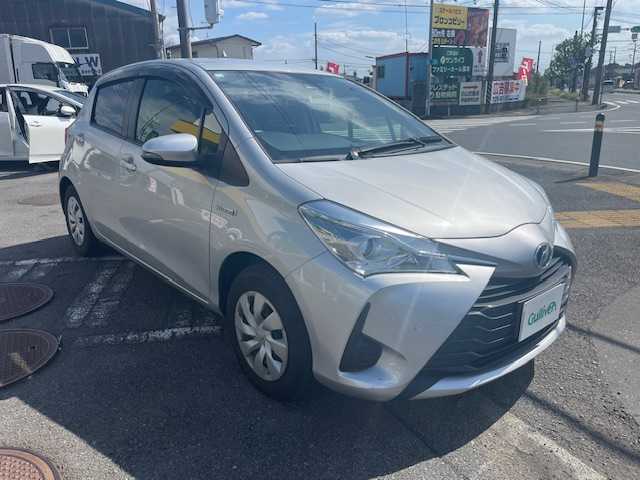 トヨタ ヴィッツ ハイブリッド F 神奈川県 2018(平30)年 4.4万km シルバーM 純正メモリナビ/バックカメラ/ウィンカーミラー/ドアバイザー/プッシュスタート/ETC/純正フロアマット/ステアリングスイッチ/ワンセグテレビ