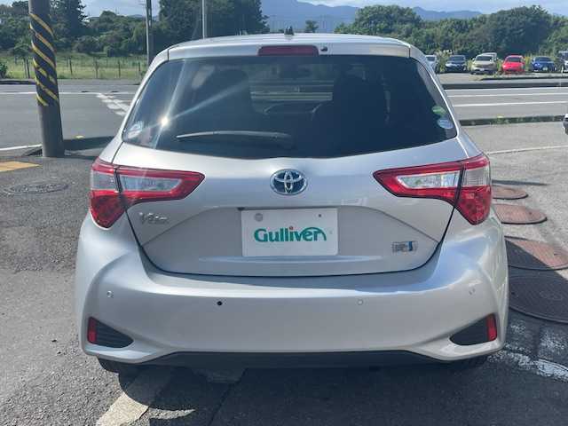 トヨタ ヴィッツ ハイブリッド F 神奈川県 2018(平30)年 4.4万km シルバーM 純正メモリナビ/バックカメラ/ウィンカーミラー/ドアバイザー/プッシュスタート/ETC/純正フロアマット/ステアリングスイッチ/ワンセグテレビ