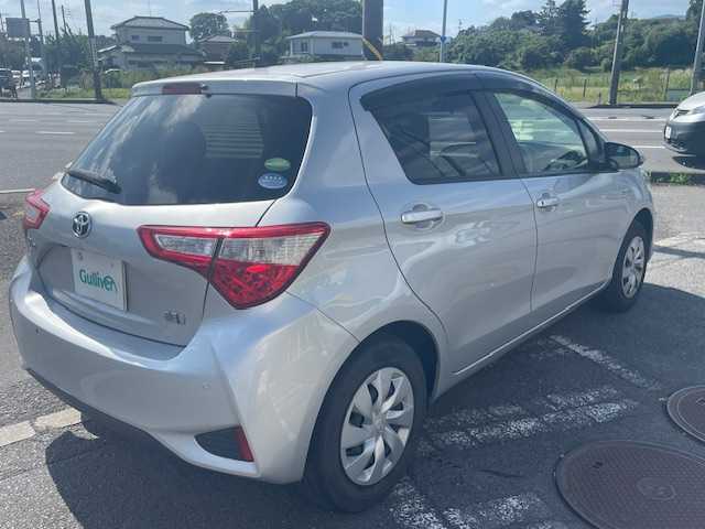 トヨタ ヴィッツ ハイブリッド F 神奈川県 2018(平30)年 4.4万km シルバーM 純正メモリナビ/バックカメラ/ウィンカーミラー/ドアバイザー/プッシュスタート/ETC/純正フロアマット/ステアリングスイッチ/ワンセグテレビ