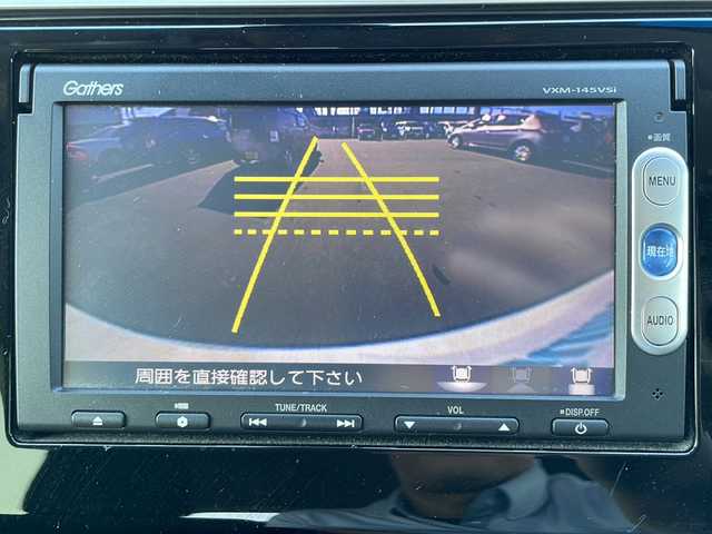 ホンダ フィット 13G Lパッケージ 道東・釧路十勝 2015(平27)年 6.5万km プレミアムホワイトパール 4WD/寒冷地仕様/純正メモリナビ　VXM-145VSi/　(AM/FM/CD/DVD/BT)/バックカメラ/アイドリングストップ/社外ETC/ステアリングスイッチ/スマートキー/LEDヘッドライト